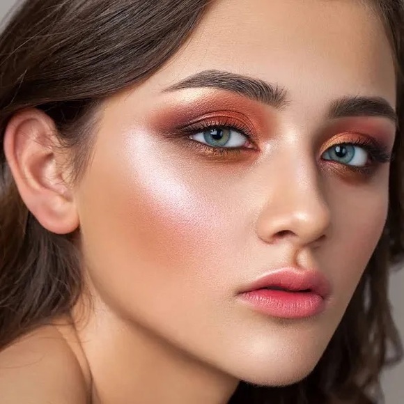 Makeup Revolution Forever Flawless Eyeshadow Palette – Decadent – 18 – NEW - Picture 4 of 7